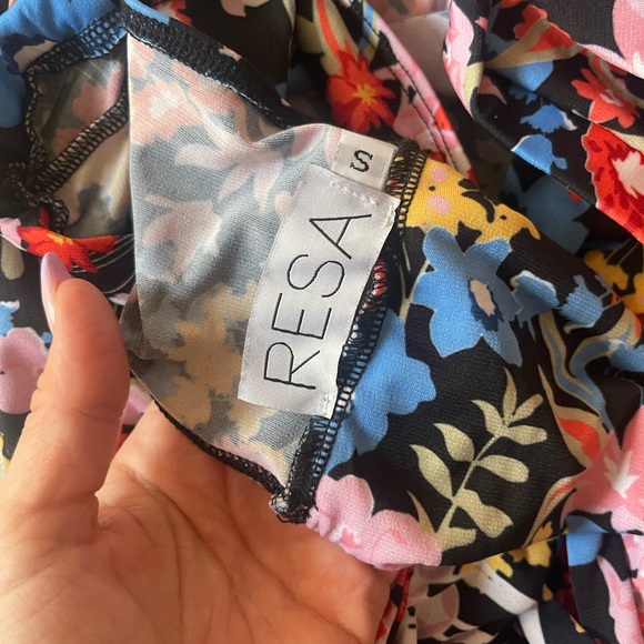 Superrrr cute RESA set. Worn once - Picture 3 of 3